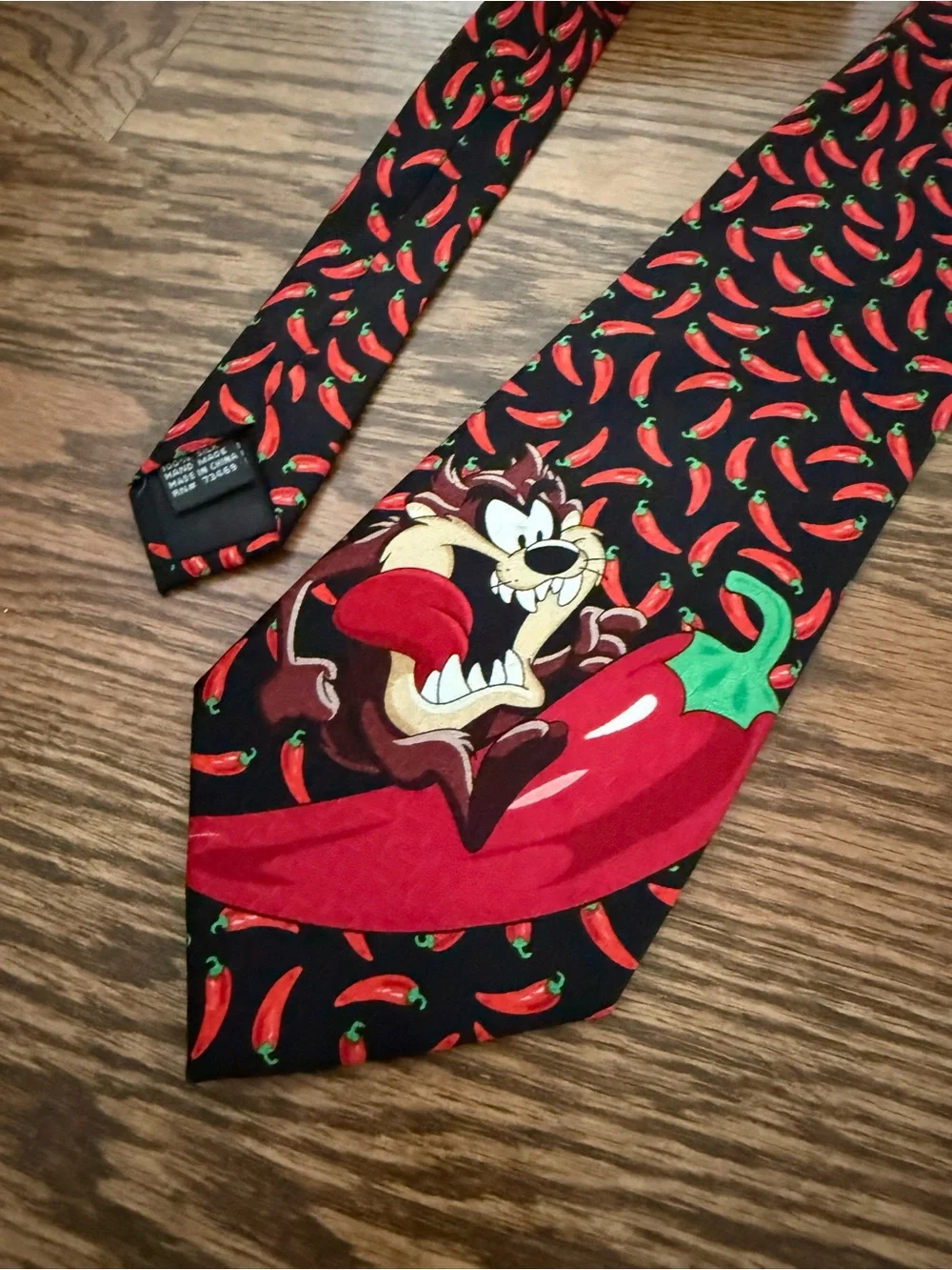 Vintage Looney Tunes Tazmanian Devil Chili pepper tie 100% silk